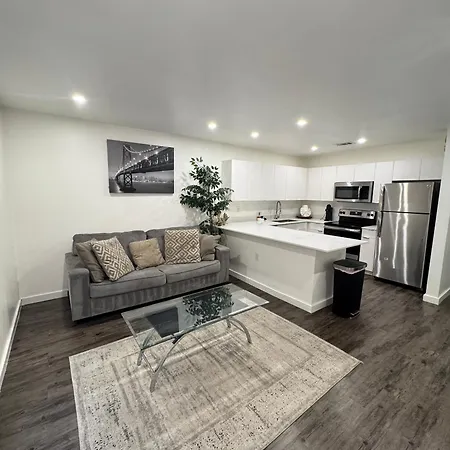 Central Dallas - Alluring 1 Bed 1 Bath